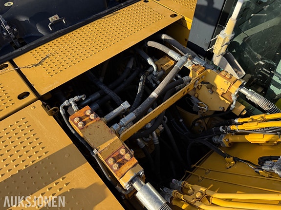 Cat 323DL 12 of 30