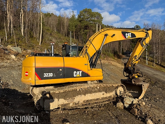 Cat 323DL 3 of 30