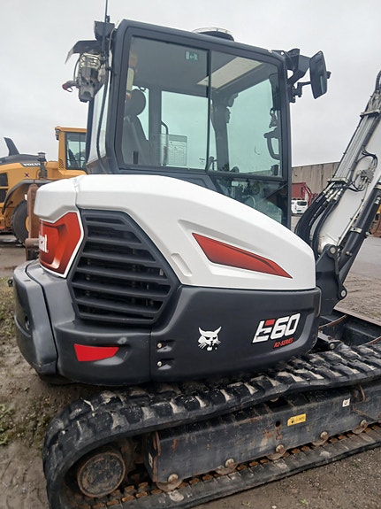 Bobcat E60 R2 3 of 17