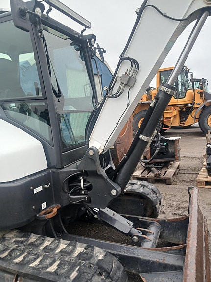 Bobcat E60 R2 10 of 17