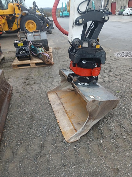 Bobcat E60 R2 12 of 17