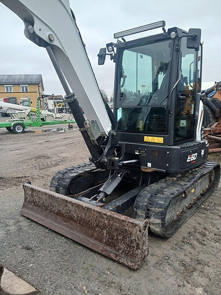 Bobcat E60 R2 6 of 17