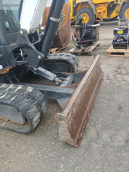 Bobcat E60 R2 9 of 17