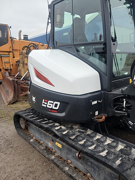 Bobcat E60 R2 7 of 17