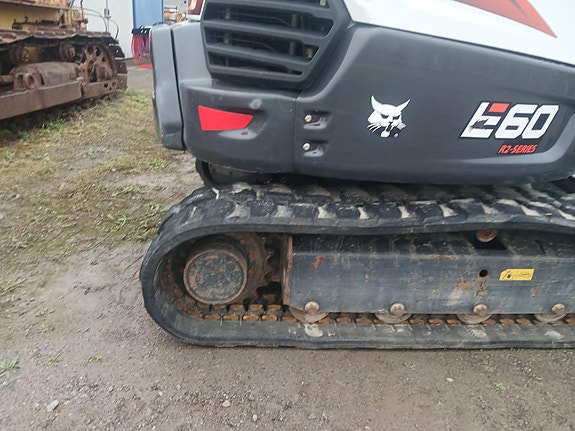 Bobcat E60 R2 8 of 17