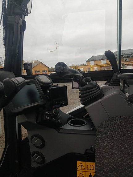 Bobcat E60 R2 16 of 17