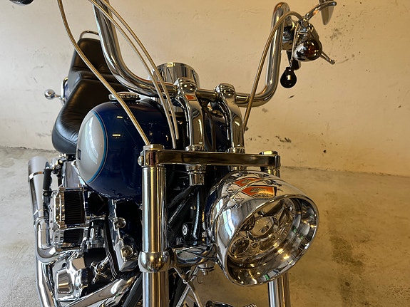 Harley-Davidson FXSTC Softail Custom 6 of 14