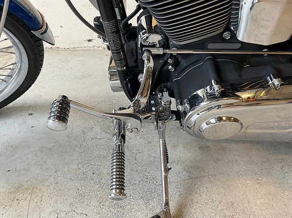 Harley-Davidson FXSTC Softail Custom 12 of 14