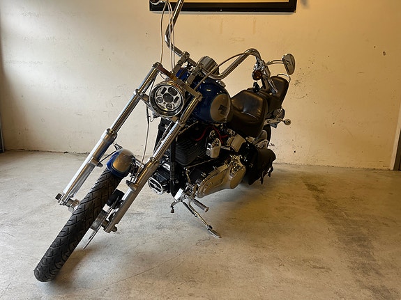 Harley-Davidson FXSTC Softail Custom 4 of 14