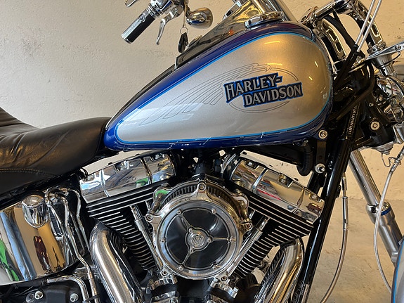 Harley-Davidson FXSTC Softail Custom 7 of 14