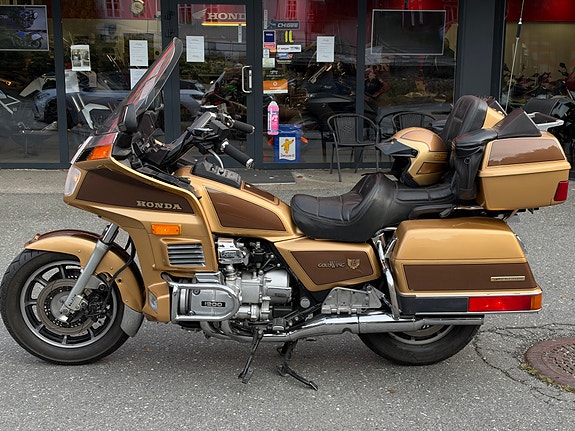 Honda GL 1200 Goldwing 4 of 17
