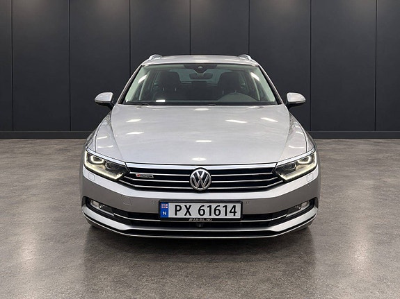 Volkswagen Passat 2 of 25