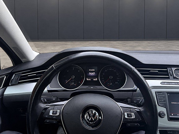 Volkswagen Passat 11 of 25