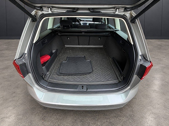 Volkswagen Passat 24 of 25