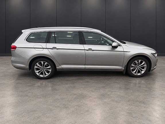 Volkswagen Passat 8 of 25