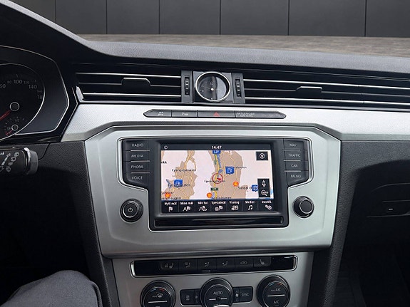 Volkswagen Passat 21 of 25