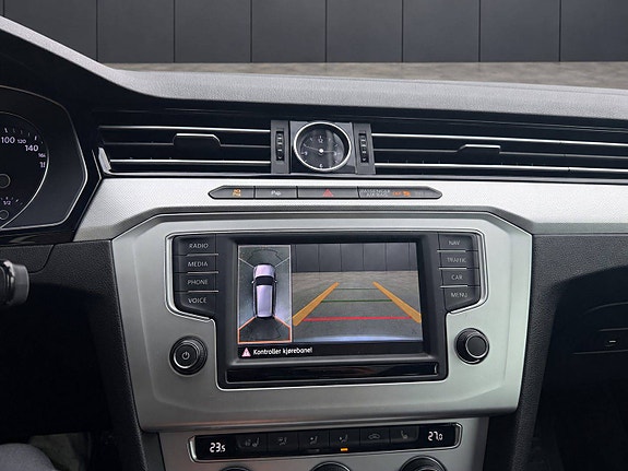 Volkswagen Passat 22 of 25