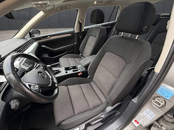 Volkswagen Passat 17 of 25