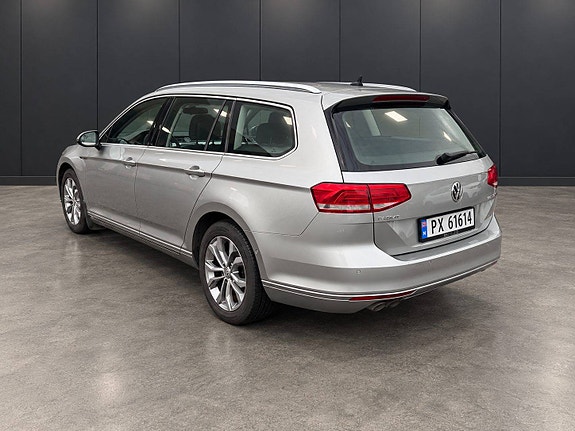 Volkswagen Passat 5 of 25