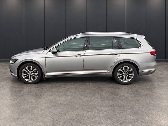 Volkswagen Passat 4 of 25