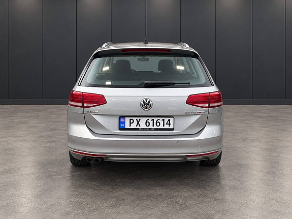 Volkswagen Passat 6 of 25