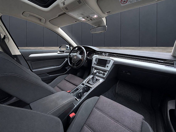 Volkswagen Passat 12 of 25