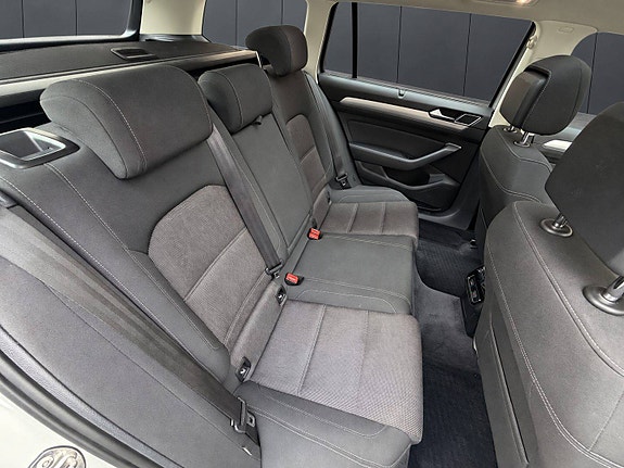 Volkswagen Passat 18 of 25