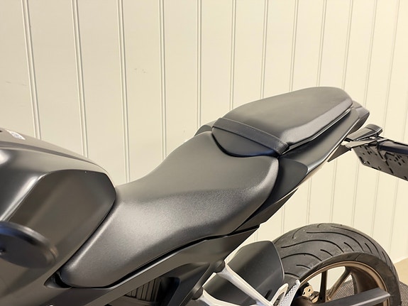 Honda CB 125 R 4 of 6