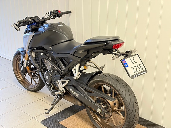 Honda CB 125 R 3 of 6