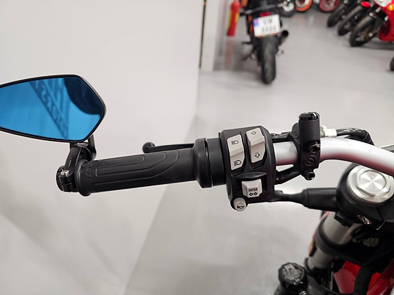 Ducati Monster 821 11 of 13