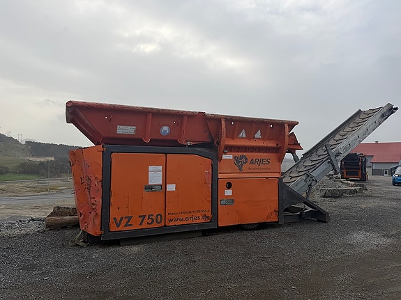 Arjes VZ 750 D – Mobil knuser – Volvo Penta – 2 399 timer – Ekstra knusevalser 2 of 5