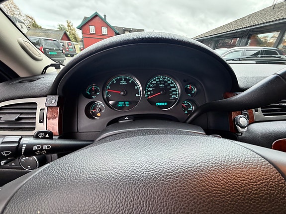 Chevrolet Avalanche 12 of 18