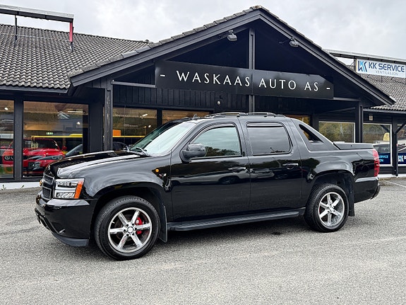 Chevrolet Avalanche 2 of 18