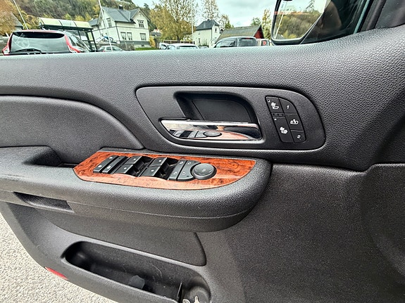 Chevrolet Avalanche 13 of 18