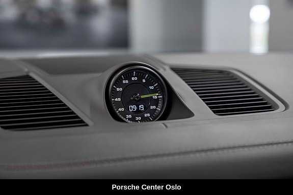 Porsche Cayenne Turbo S 27 of 30
