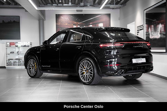 Porsche Cayenne Turbo S 3 of 30