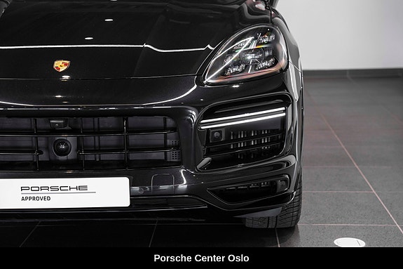 Porsche Cayenne Turbo S 10 of 30