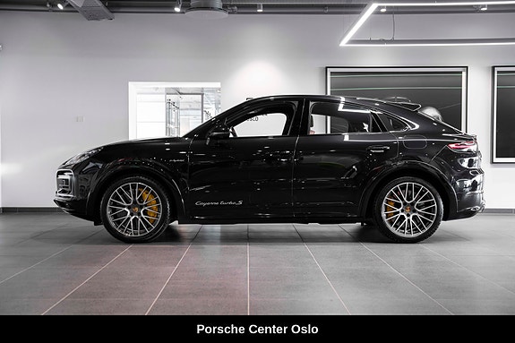 Porsche Cayenne Turbo S 2 of 30
