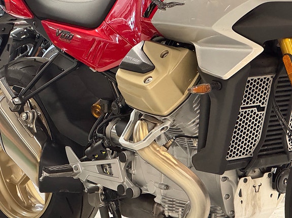 Moto Guzzi V100 MANDELLO S E5+ / AKTIVE ØHLINS / ADAPTIV CRUISE++ 2 of 21