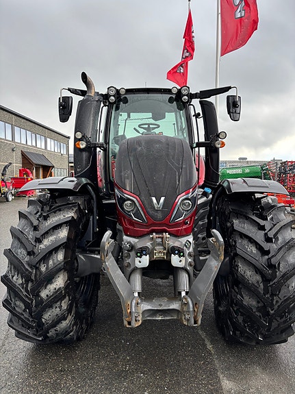 Valtra T234 Direct, fronthydraulikk, kun 3700 t. Nye dekk 2018, kr 1 049 000,-