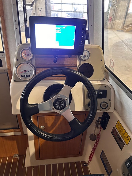 Bella 580C m/3 år gammel Suzuki 80 hk. 11 of 13