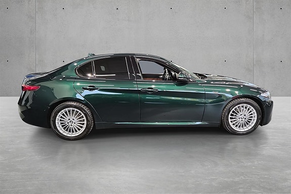 Alfa Romeo Giulia 4 of 28