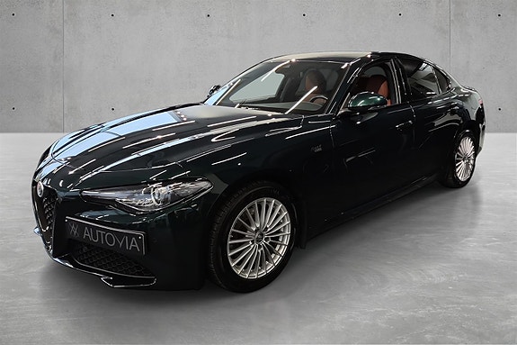 Alfa Romeo Giulia 2 of 28