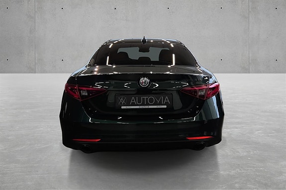 Alfa Romeo Giulia 6 of 28