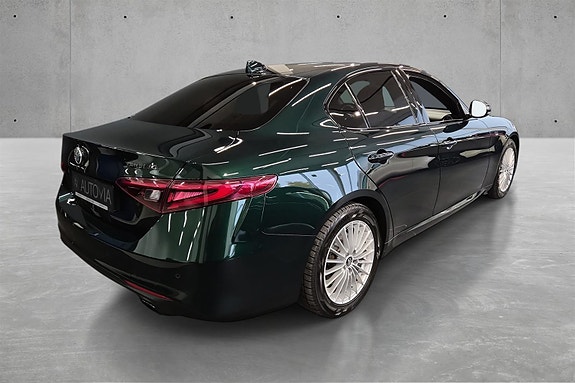 Alfa Romeo Giulia 5 of 28
