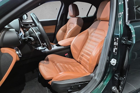 Alfa Romeo Giulia 13 of 28