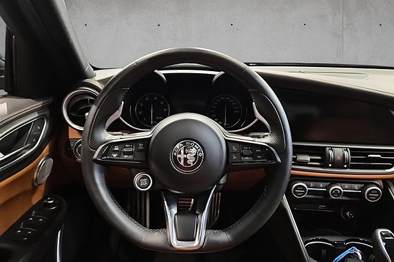 Alfa Romeo Giulia 18 of 28