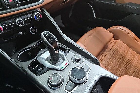 Alfa Romeo Giulia 27 of 28