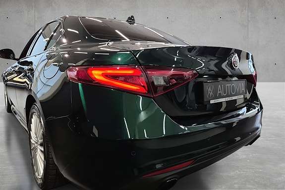 Alfa Romeo Giulia 11 of 28
