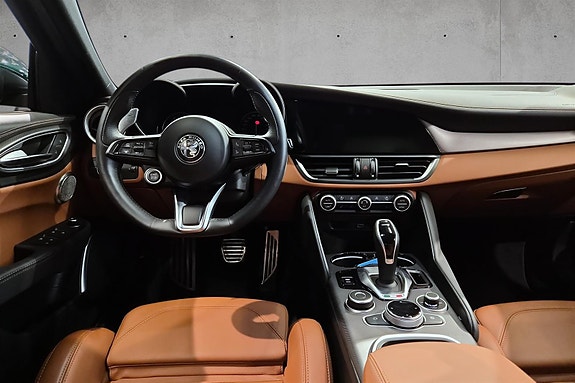 Alfa Romeo Giulia 17 of 28